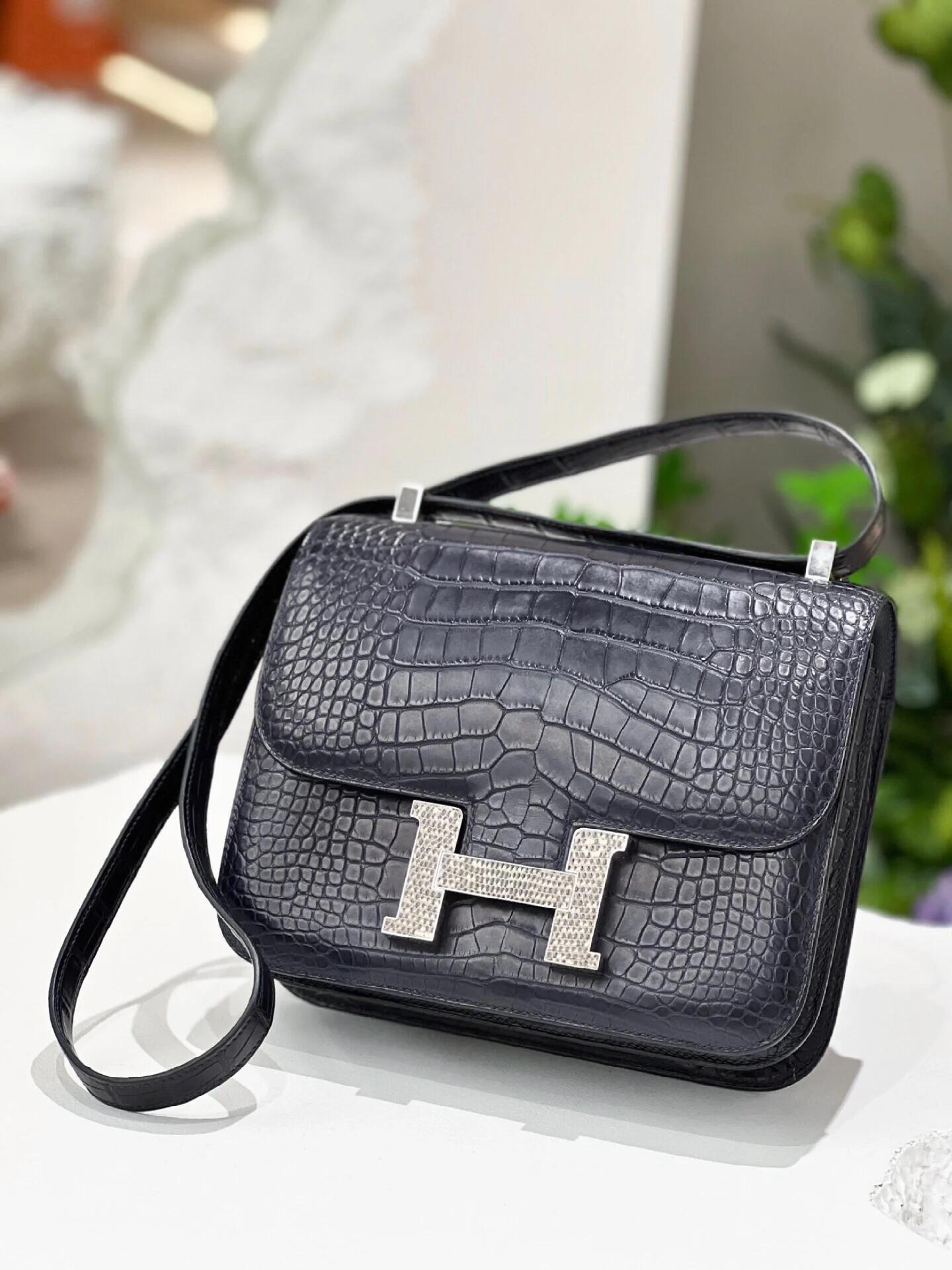 Hermès Constance 19 Midnight Navy Crocodile