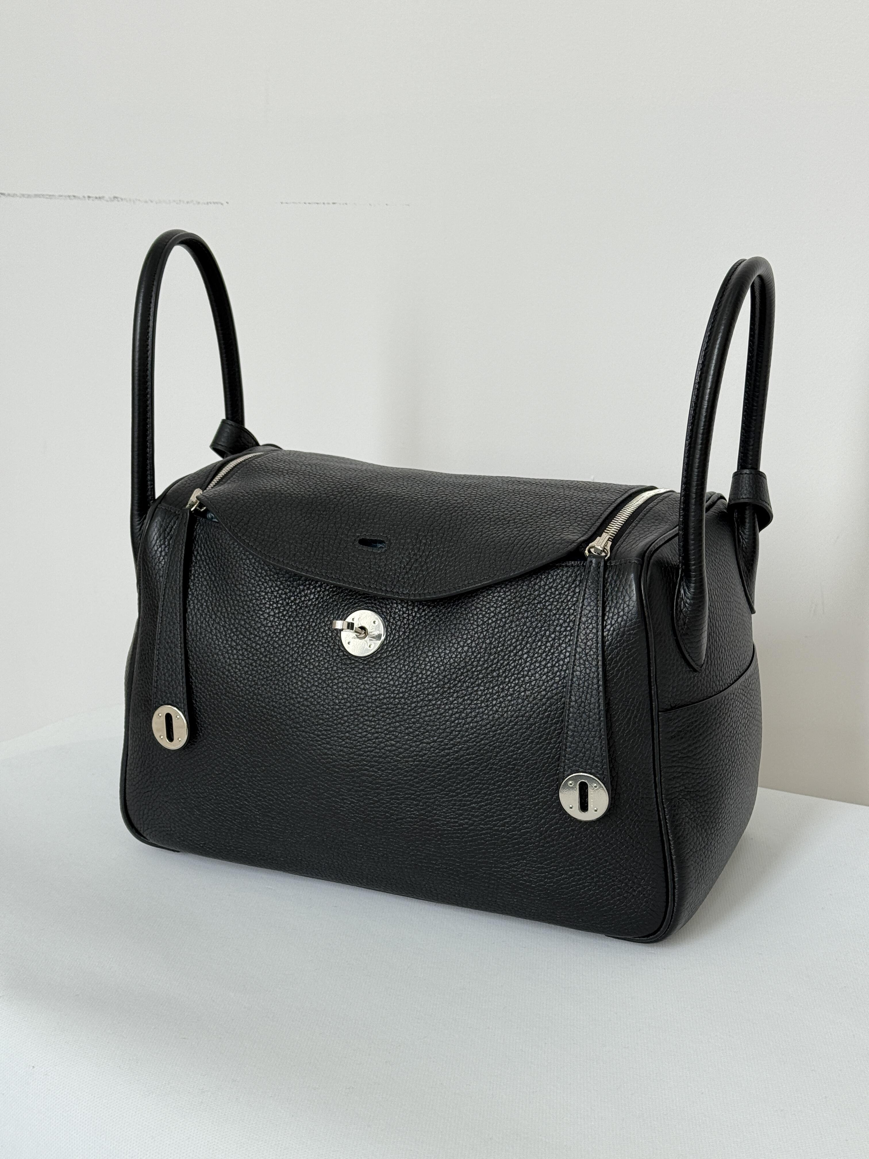 Hermès Lindy 26 Black Taurillon Clemence